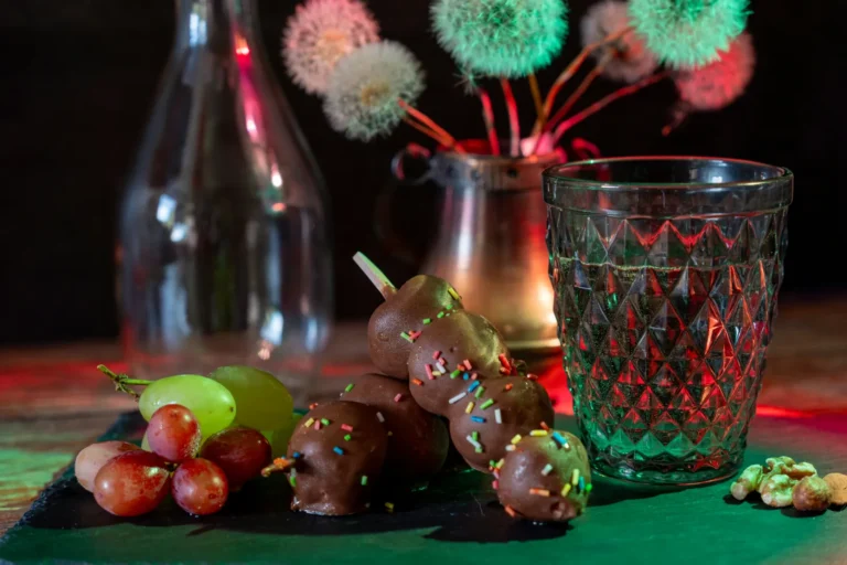 Snacking Every Day: How To create New, healthier, more balanced eating habits.